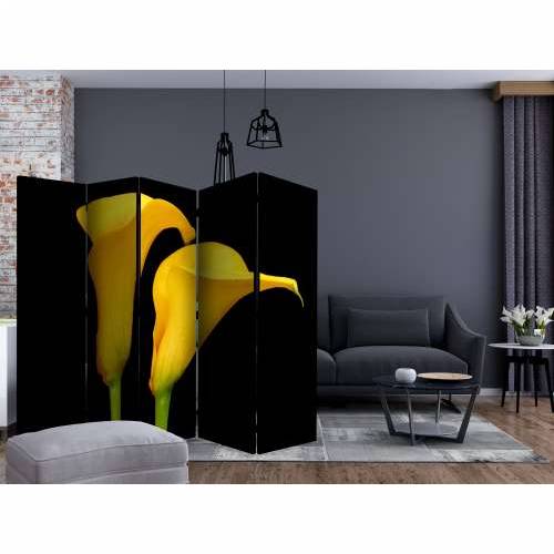 Paravan u 5 dijelova - Two yellow calla flowers on a black background II [Room Dividers] 225x172 Cijena