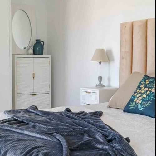 Ormarić Alexandra House Living Bijela zlatan Drvo MDF 36 x 118 x 62 cm Cijena