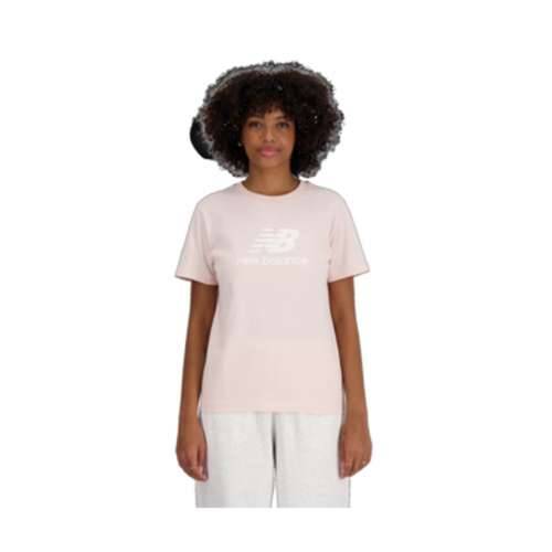 Ženska Majica Kratkih Rukava New Balance ESSENJERSEY LOGO WT41502 OUK Roza Cijena