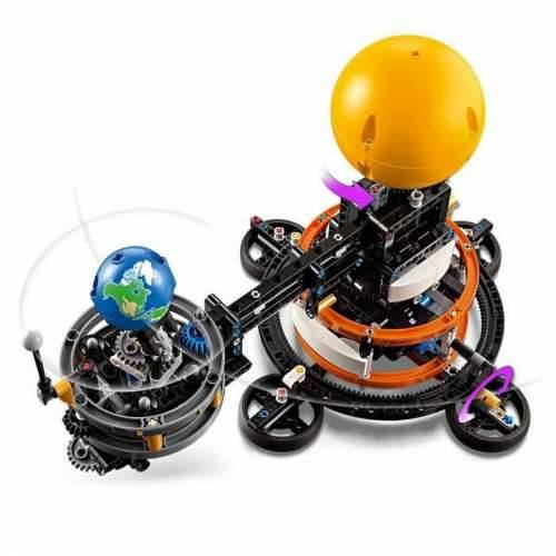 Igra Gradnje Lego Technic 42179 Planet Earth and Moon in Orbit Pisana Cijena