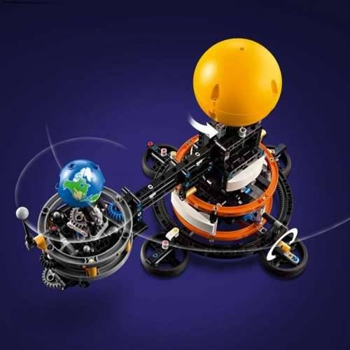 Igra Gradnje Lego Technic 42179 Planet Earth and Moon in Orbit Pisana Cijena