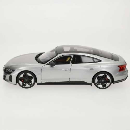 Automobil Bburago GT-Audi RS E-TRON GT 2022 1:18 Cijena