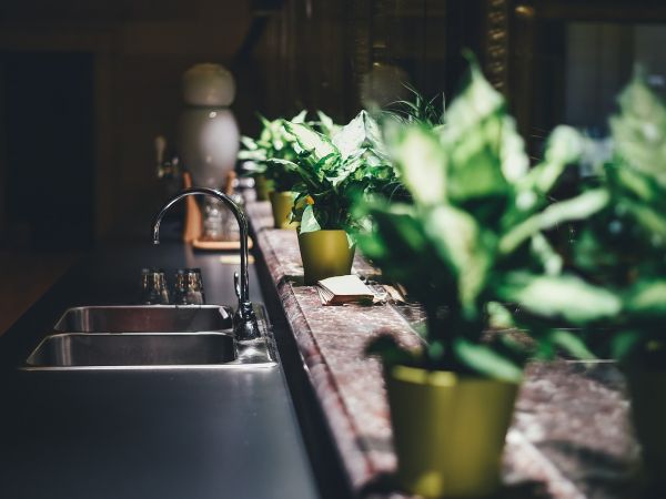 Emma i potraga za savršenim kuhinjskim sudoperom: Važni savjeti za preuređenje